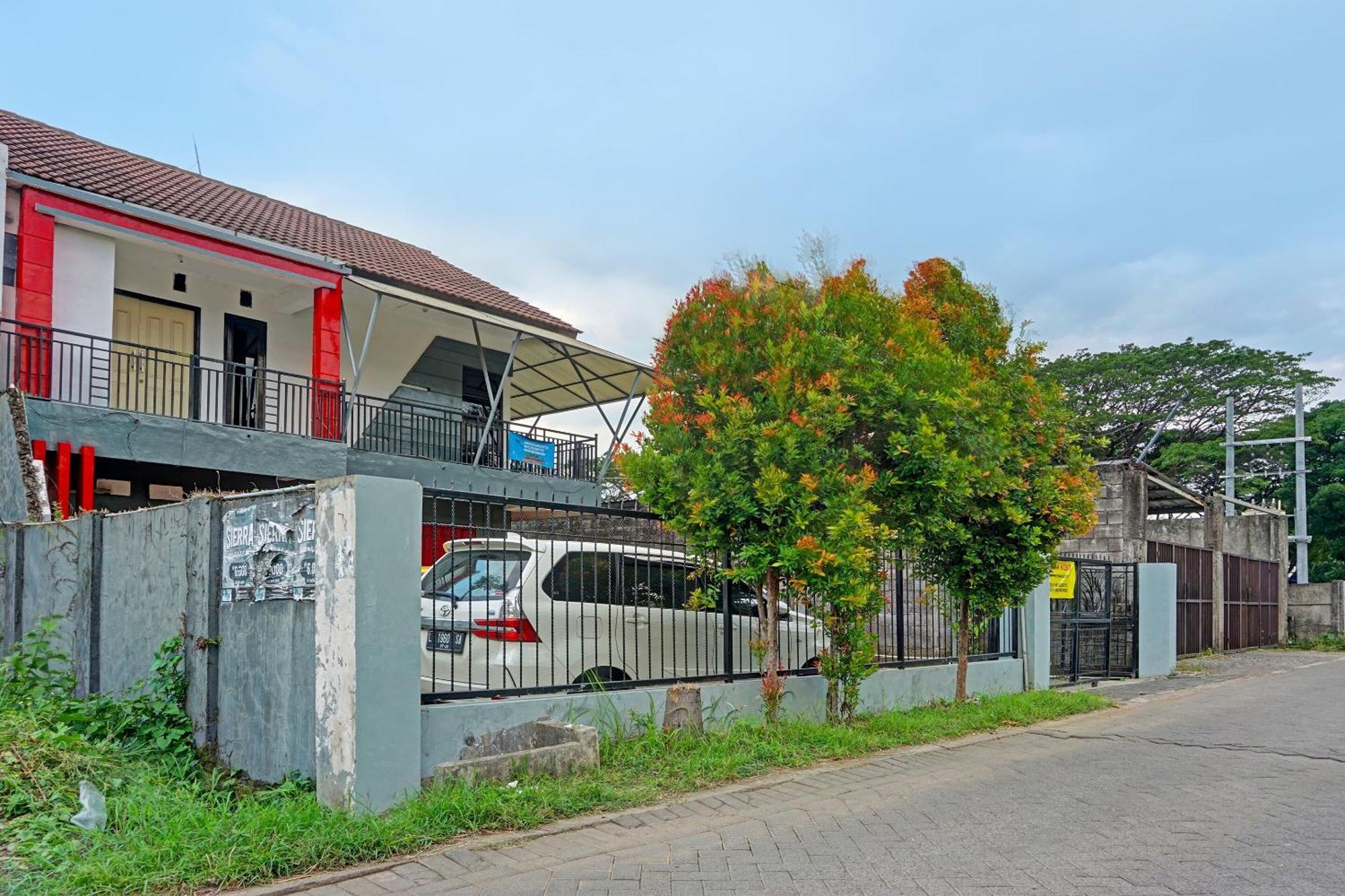 מלון פסורואן Oyo Life 91896 Kost Bu Dewi Syariah מראה חיצוני תמונה