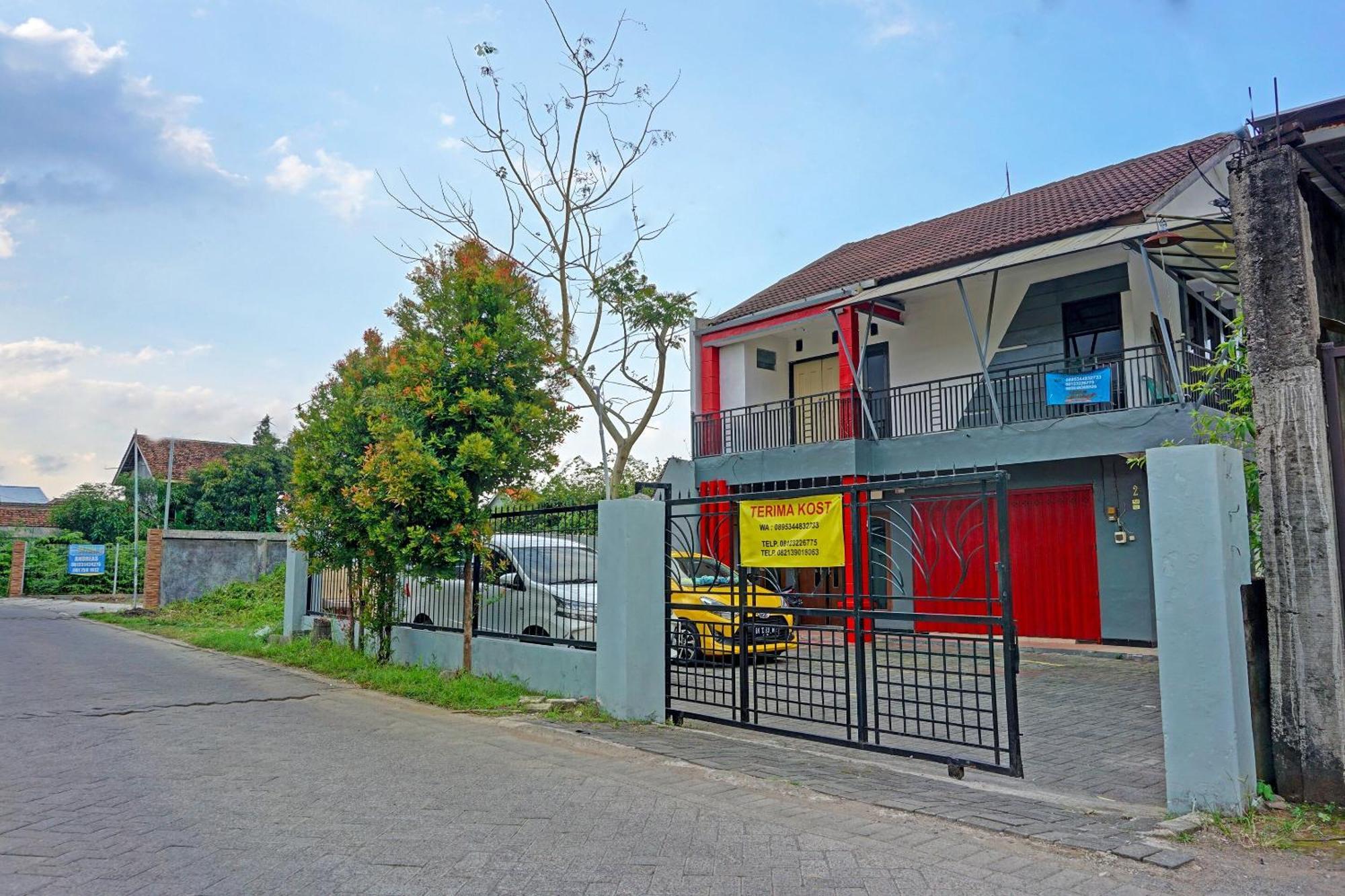 מלון פסורואן Oyo Life 91896 Kost Bu Dewi Syariah מראה חיצוני תמונה